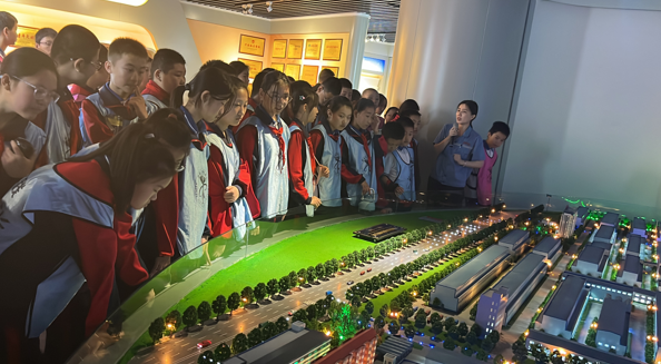 2023年10月17日区中幼学师生到abpay爱博钱包造纸博物馆研学